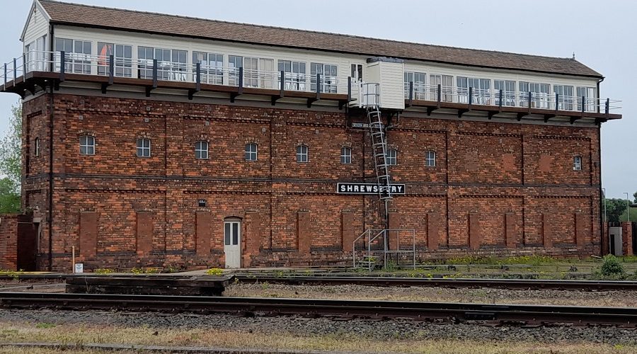 塞文桥接线盒外部景观，白天